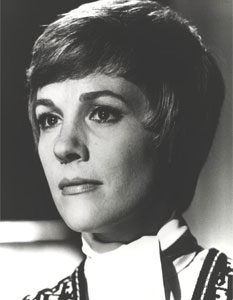 Julie Andrws as Judith Farrow in The Tamarind Seed
